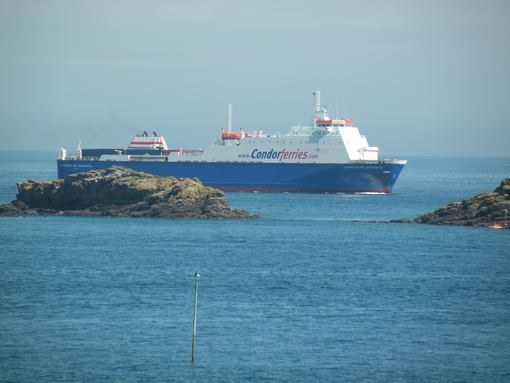  Condorferry rentrant au port de Saint-Malo